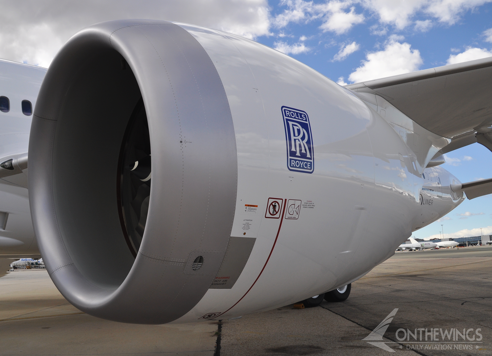 Motor Rolls-Royce Trent 1000 montado en un Boeing 787-9