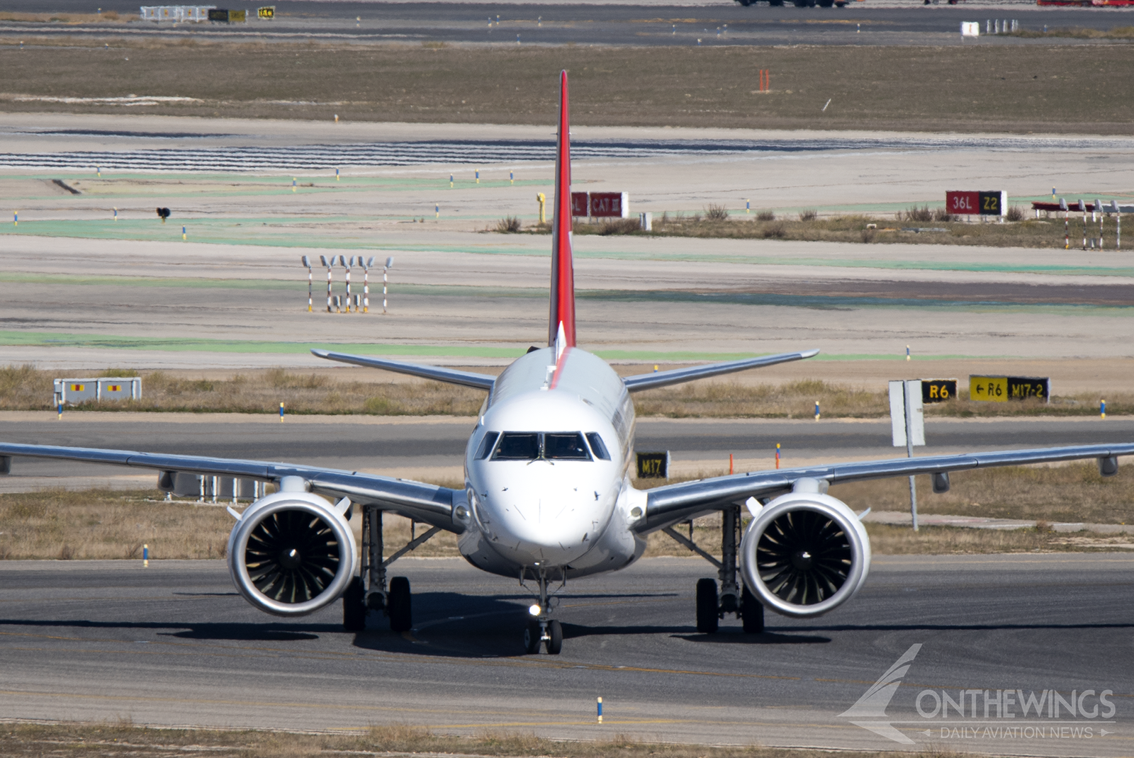 Vista frontal de un Embraer E2 de nueva generación como el que ha pedido Aerolíneas Argentinas