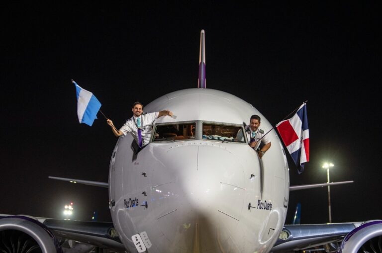 El Boeing 737 MAX8 de Arajet encargado del lanzamiento de la ruta a Buenos Aires. Foto: Arajet