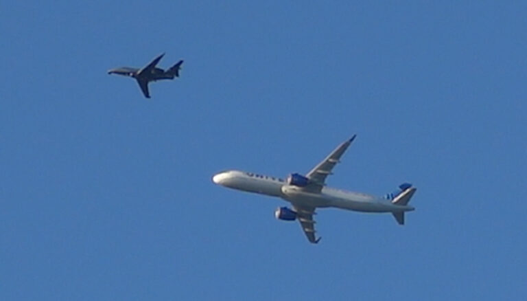 Fotografía captada por Scott Manley durante una de las pasadas de los dos aviones sobre San Francisco, el principal área de grabación o de fotografía. Foto: Scott Manley