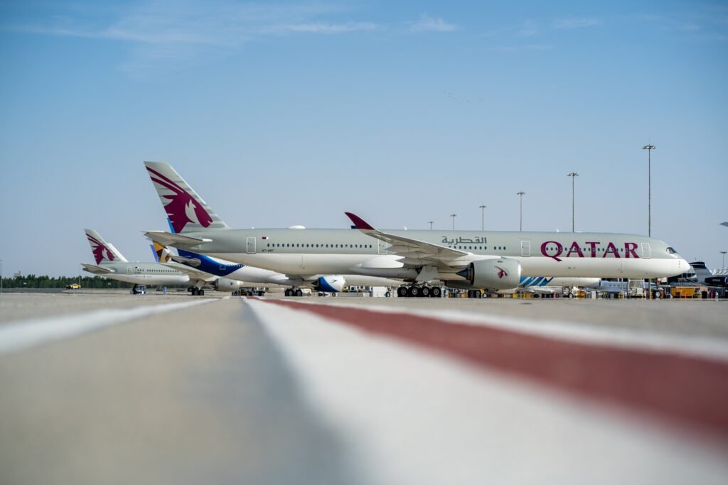 Qatar Airways ha estado presente en el Dubái Airshow en colaboración con Airbus con varios aviones, entre ellos el A350-1000. Foto: Airbus