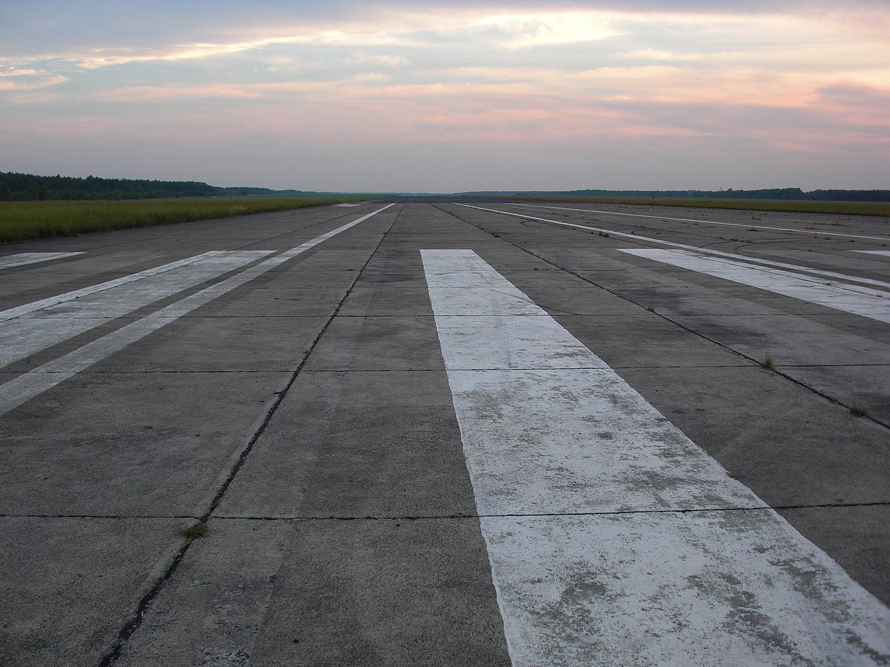 Vista de la antigua pista militar del aeropuerto de Biala Podlaska. Foto: adwrzos