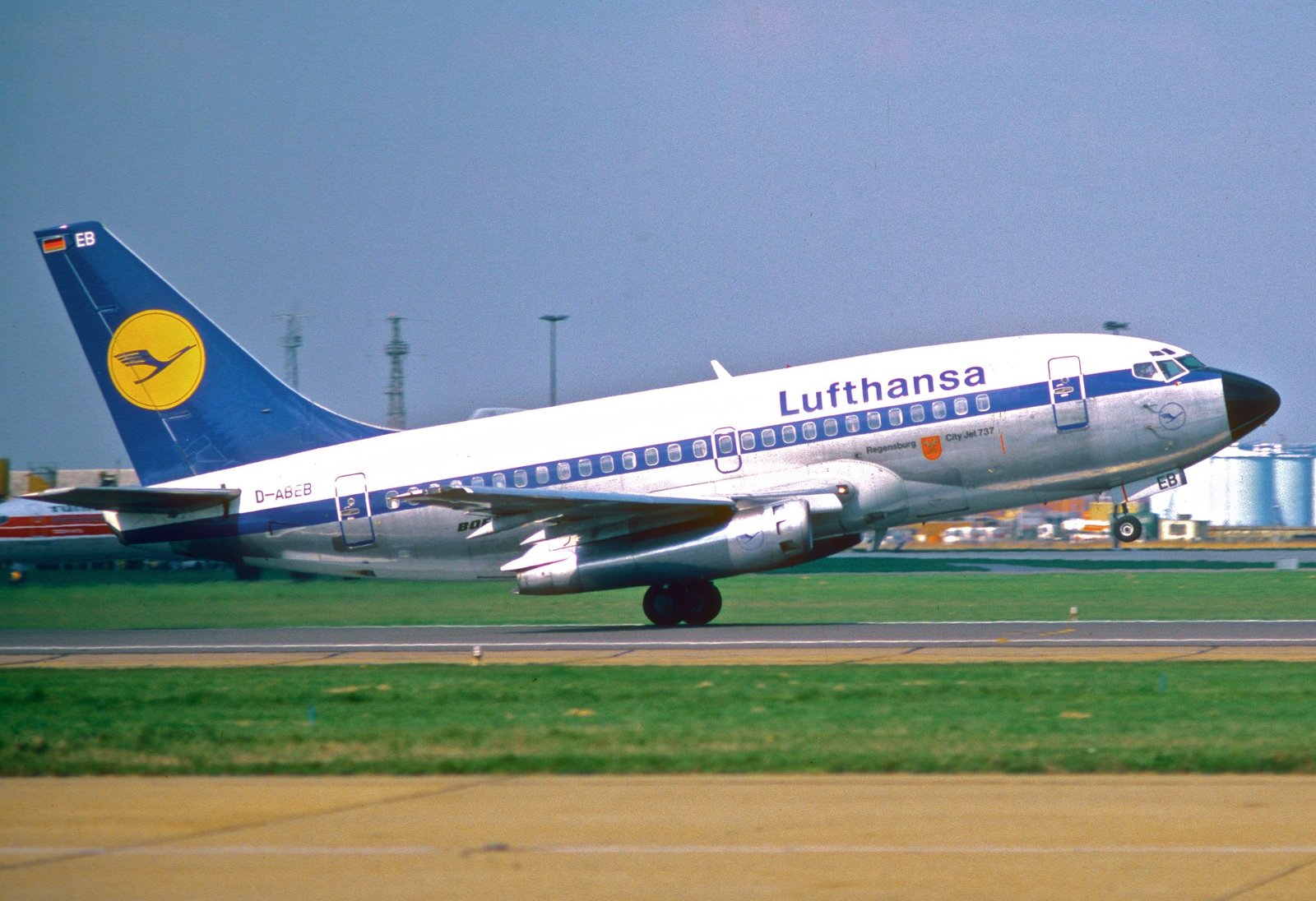 Lufthansa recibió el 27 de diciembre de 1967 los dos Boeing 737-100, el D-ABEB y el D-ABEC. El D-ABEA fue entregado en abril de 1968. Foto: Aero Icarus