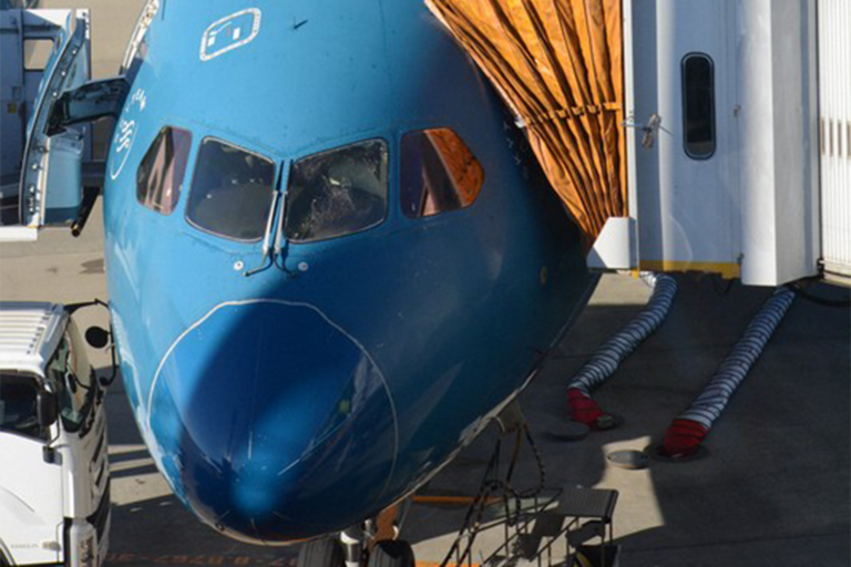 El 787-9 de Vietnam Airlines consiguió llegar a Tokio sin más incidentes. Foto: redes sociales