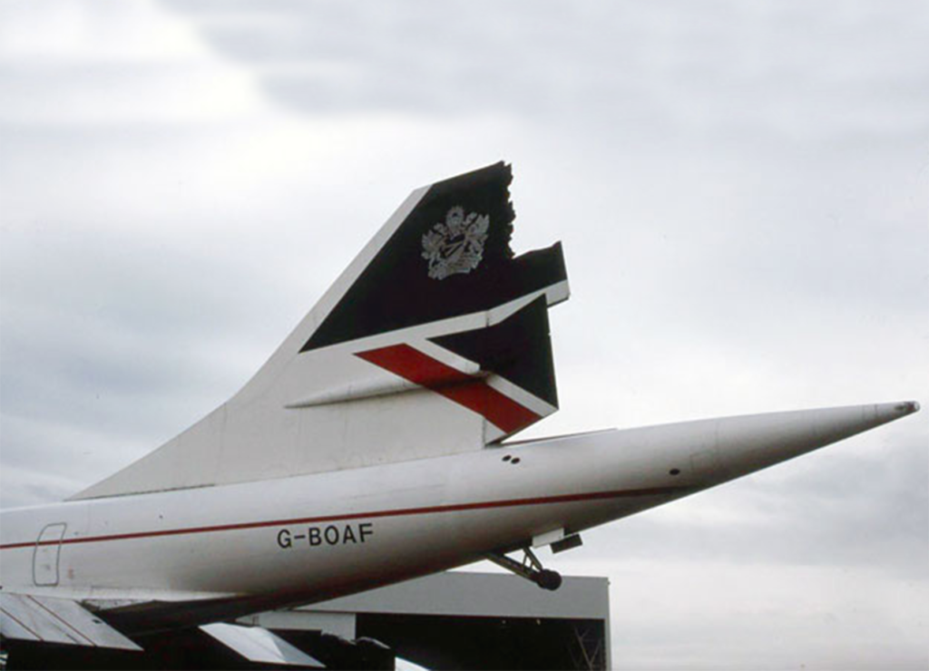 Detalle del estabilizador vertical del Concorde de British Airways con parte del rudder superior faltante. Foto: Ken Watson