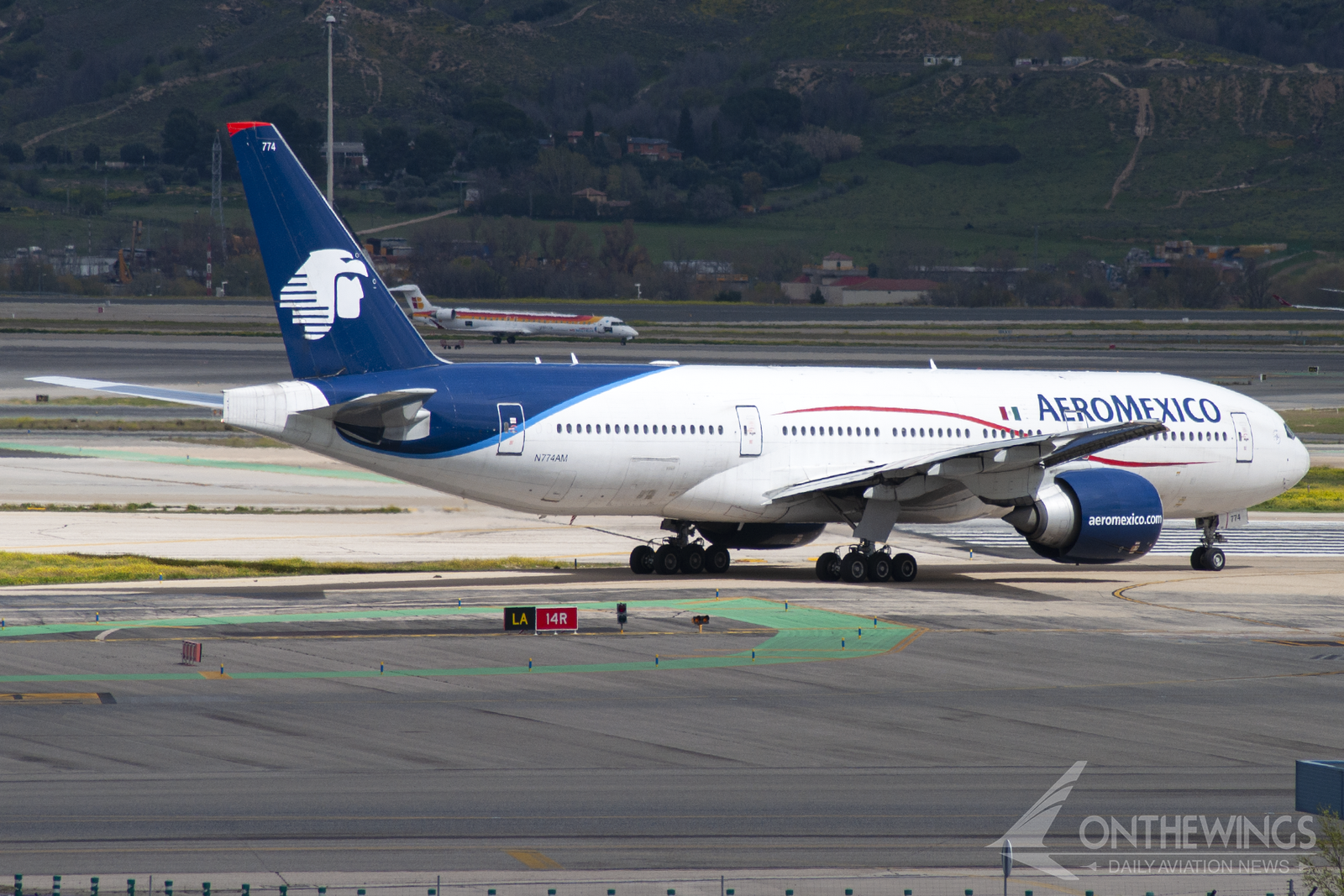 El N774AM de Aeroméxico entrando en la pista 14R de Madrid - Barajas para el despegue en una foto de archivo.