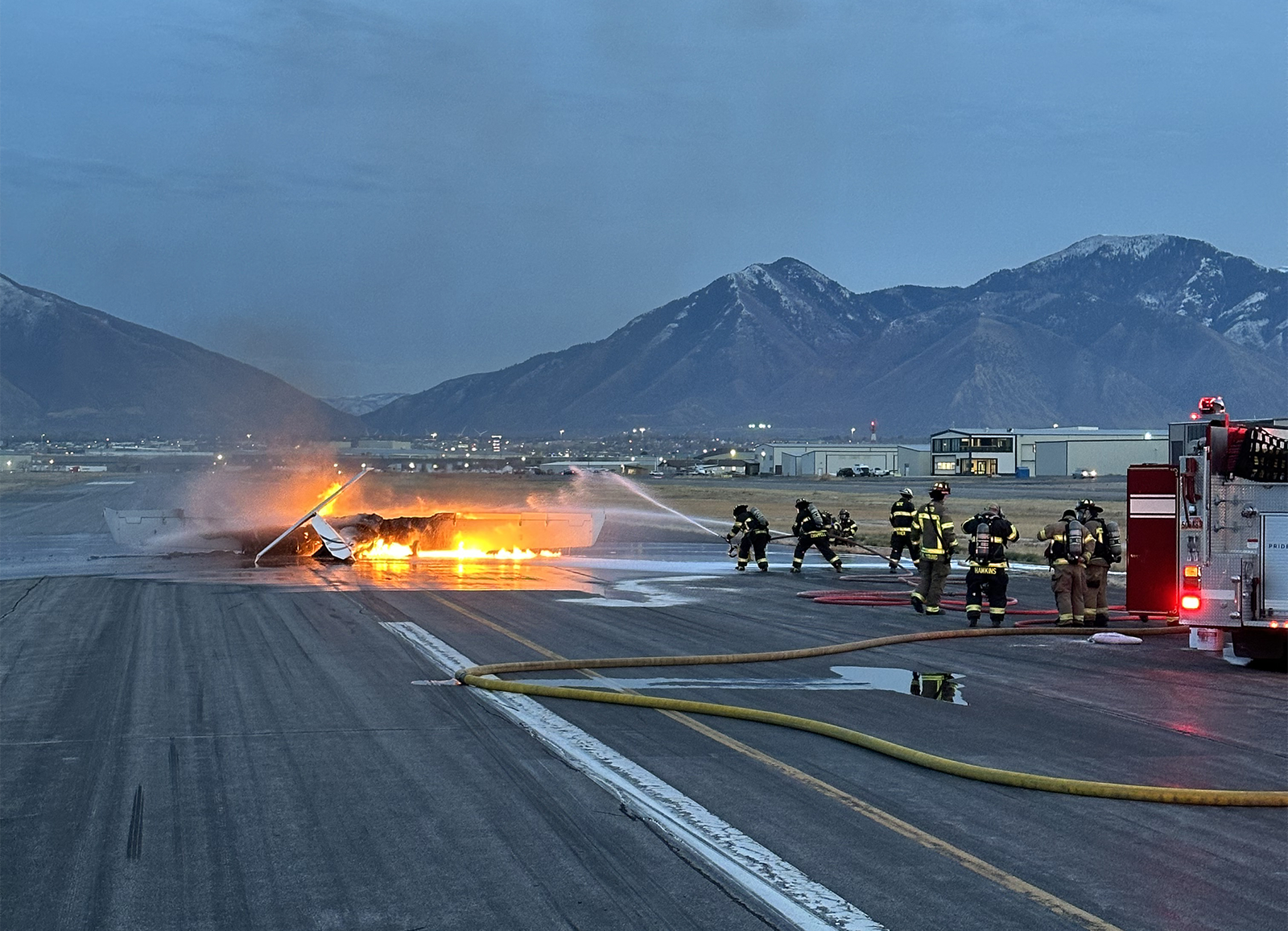 Momentos después del aterrizaje del DA-40 en el aeropuerto de Spanish Fork. Foto: Spanish Fork Police, Fire & EMS