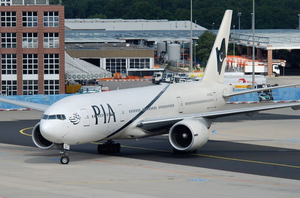 La flota actual de PIA está compuesta, en el largo radio, por 8 777-200ER y 4 777-300ER, aunque dos aviones de cada modelo están parados. Foto: Aero Icarus