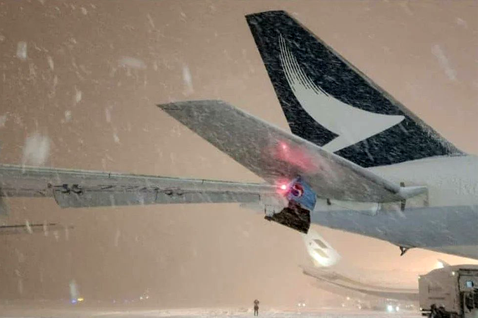 Choque en tierra entre un A330 de Korean Air y un 777 de Cathay Pacific
