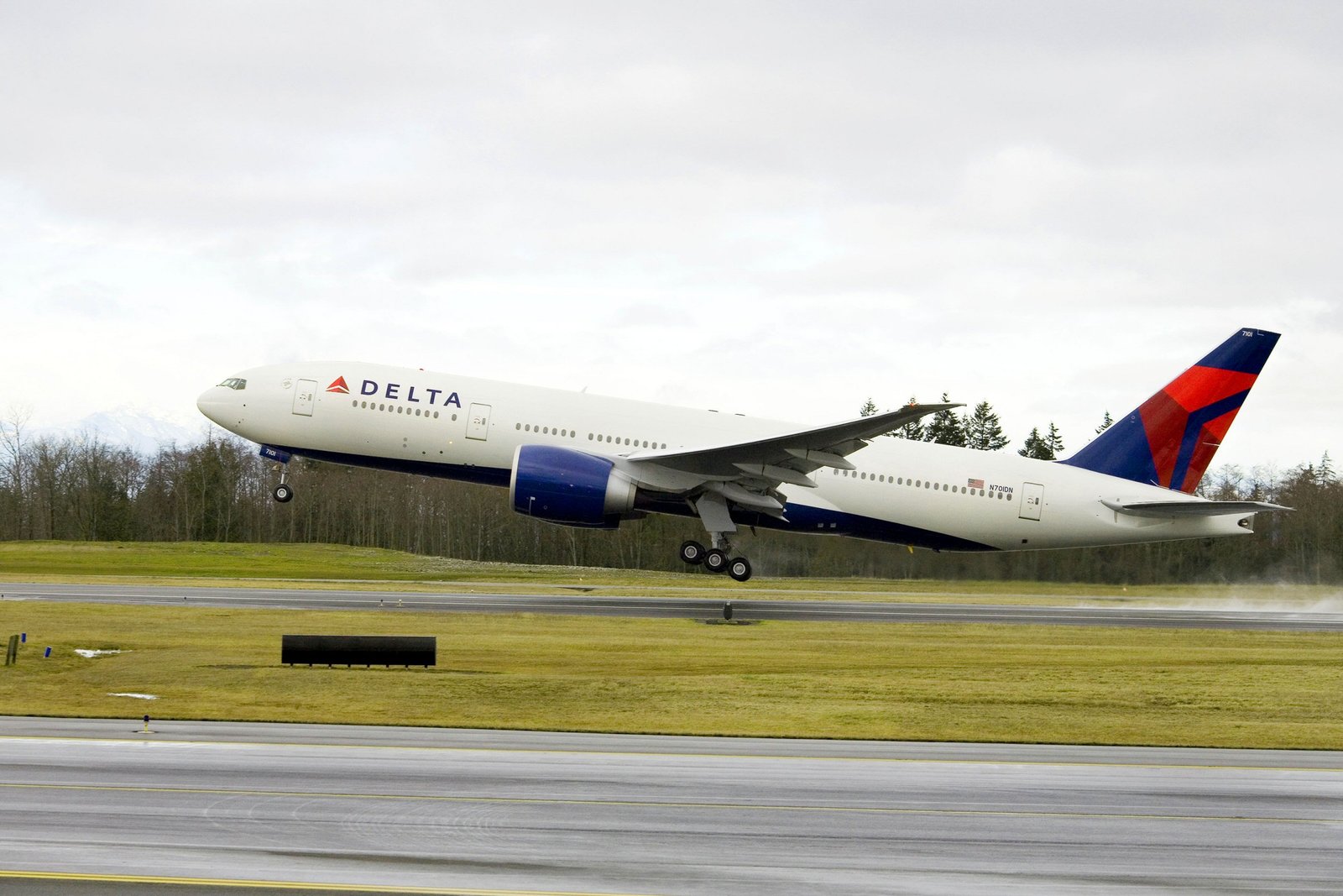 La compañía llegó a operar 10 unidades del 777-200LR y 8 unidades del 777-200ER. Foto: Delta Air Lines