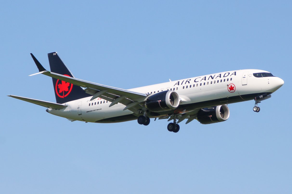 Air Canada opera la ruta entre Toronto y Calgary con el 737 MAX 8. Foto: Mark Harkin