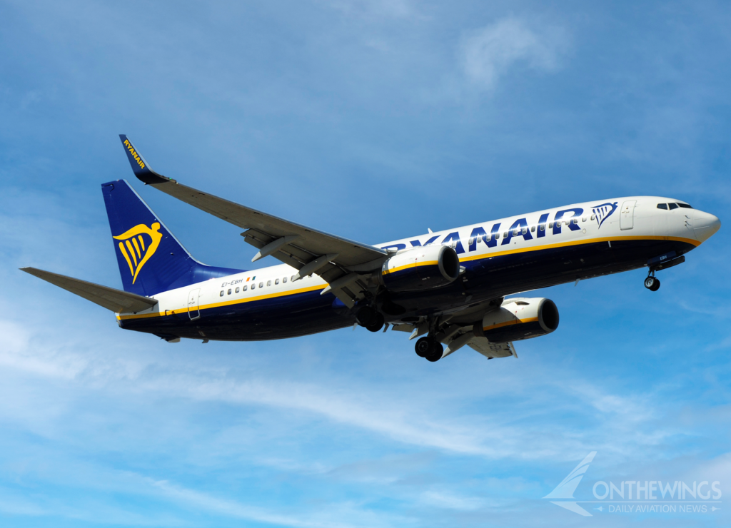 Un Boeing 737-800 de Ryanair en aproximación final