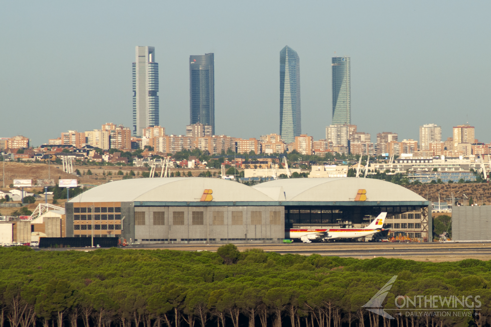 Vista de la parte delantera del hangar de Iberia que ahora utilizará Ryanair.