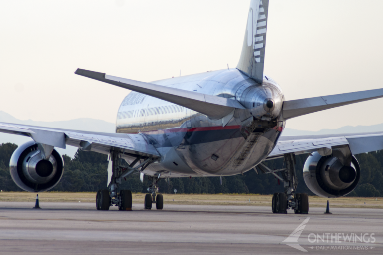 Vista del XA-TOJ de Aeroméxico y los daños sufridos durante el tailstrike.