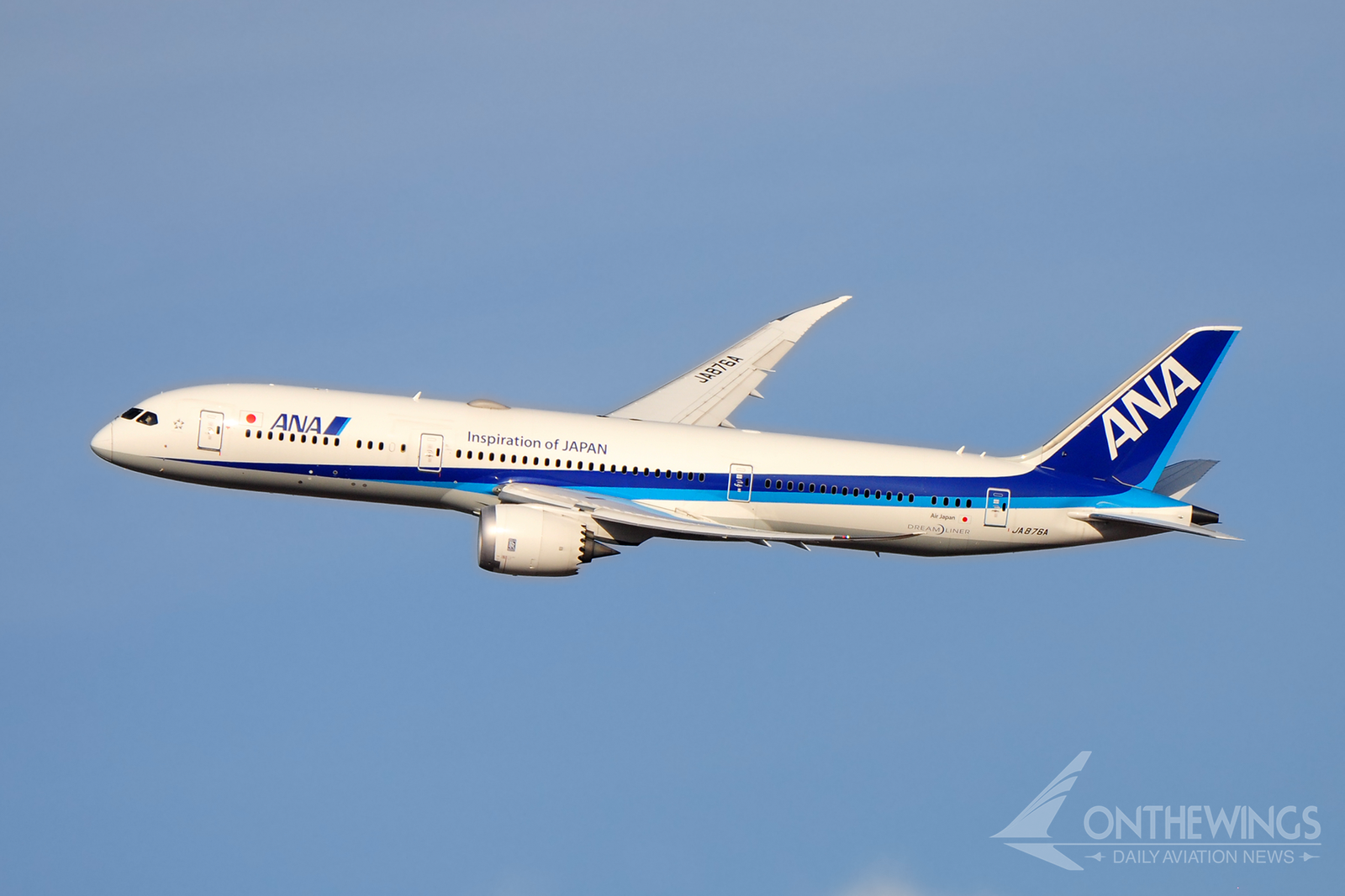 Boeing 787-9 de ANA despegando.