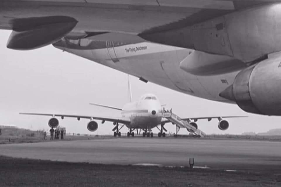 La última foto tomada a los dos aviones implicados en el accidente de Los Rodeos, unos momentos antes del accidente.