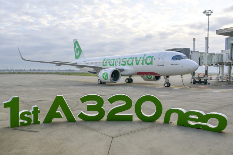 El primer A320NEO de Transavia en el aeropuerto de Toulouse durante la ceremonia de entrega a Transavia Francia. Foto: Airbus.