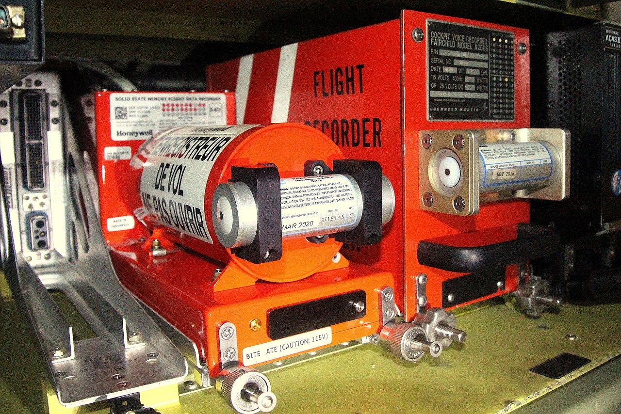 Las grabadoras de voz de la cabina y de datos de vuelo son obligatorias en todos los aviones comerciales. Foto: YSSYguy