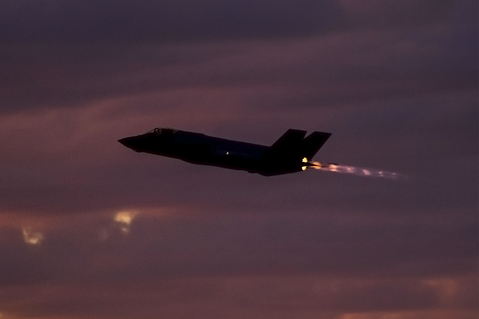 El F-35 ha sido el avión militar moderno de más rápida venta y producción. Foto: Jacob Wongwai / USAF