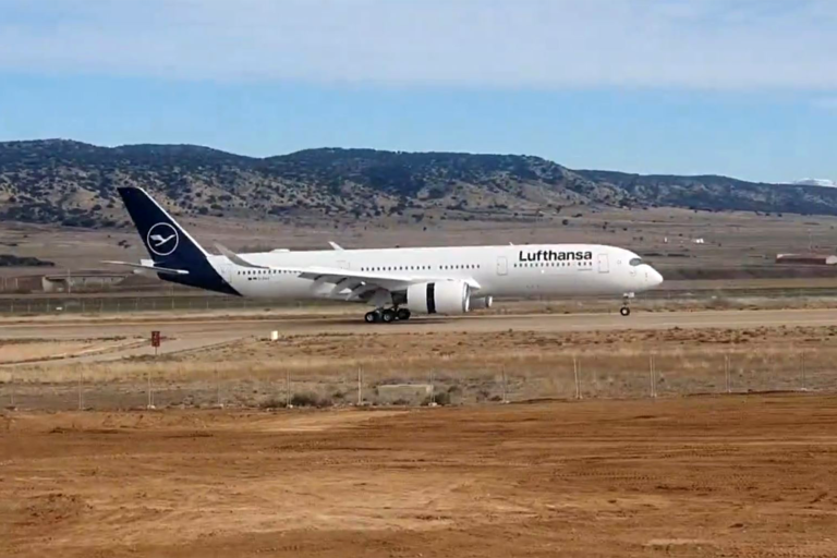El segundo A350 de Lufthansa en el aeropuerto de Teruel.