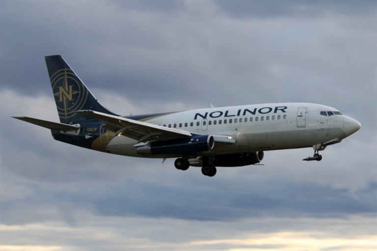 Uno de los Boeing 737-200 de Nolinor. Foto: Mackenzie Cole