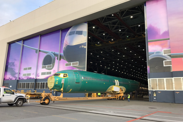 El primer fuselaje de un 737 MAX 9 entrando en la cadena de producción en 2016. Foto: Boeing