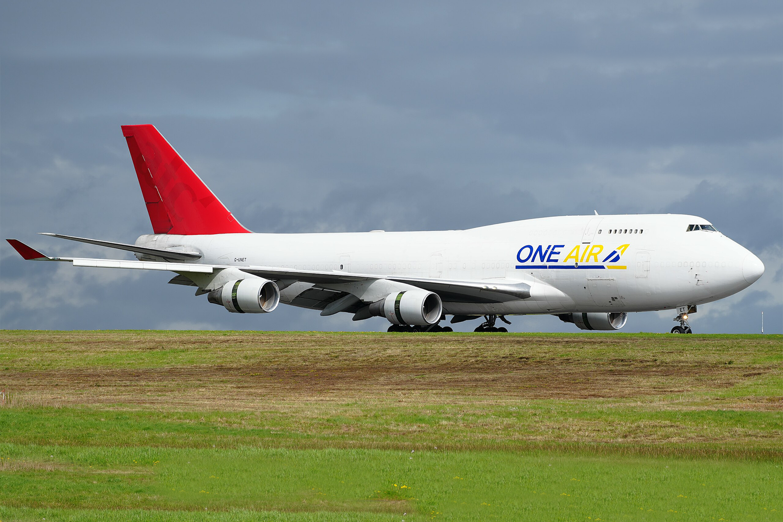 El primero de los dos Boeing 747-400BDSF con los que cuenta One Air. Foto: MarcelX42