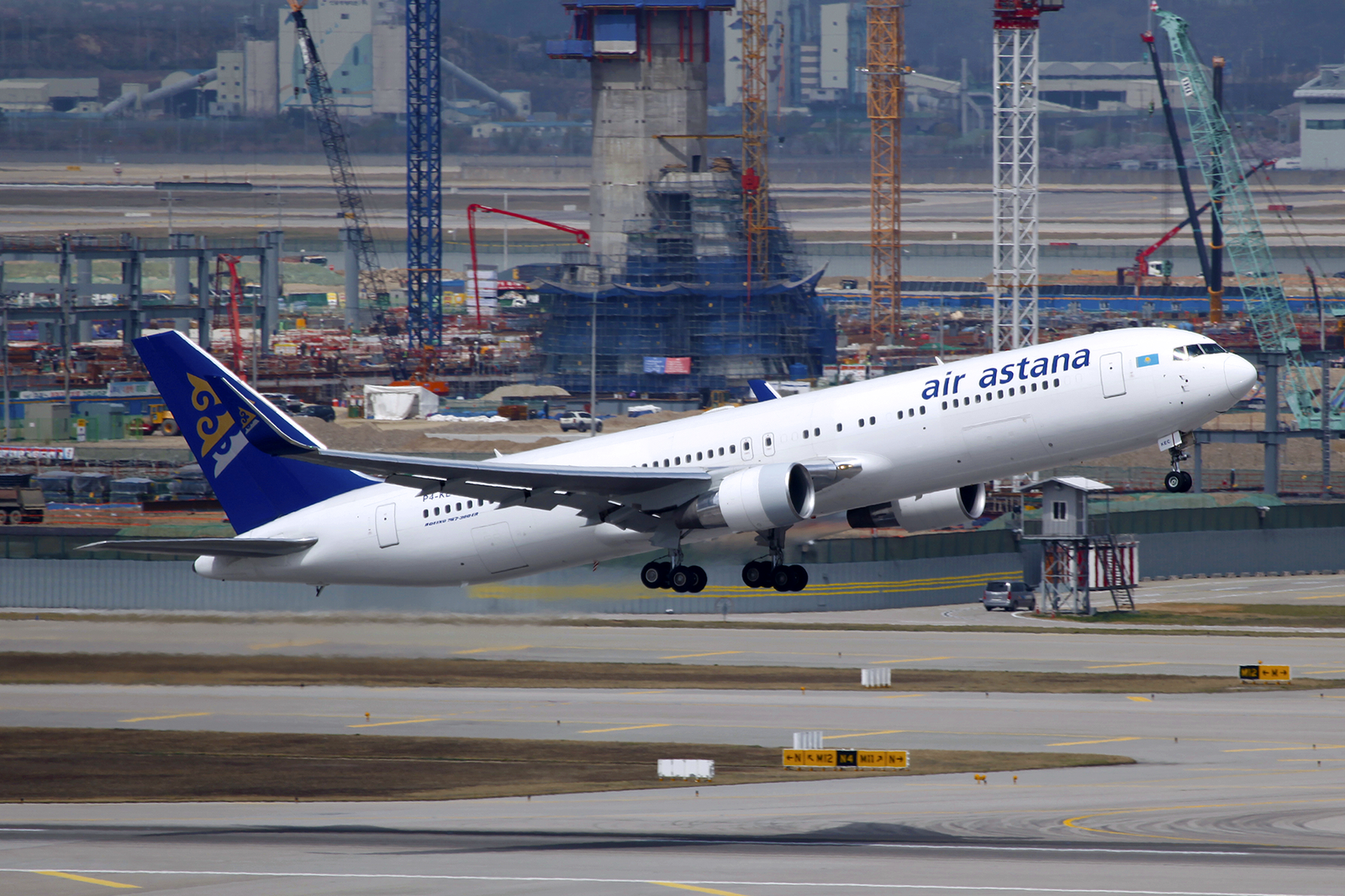 El último Boeing 767-300ER de pasajeros fabricado es el actual EI-KEC de Air Astana. Foto: byeangel