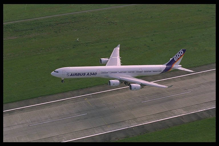 El A340-600 despegando por primera vez el 23 de abril del 2001. Foto: Airbus