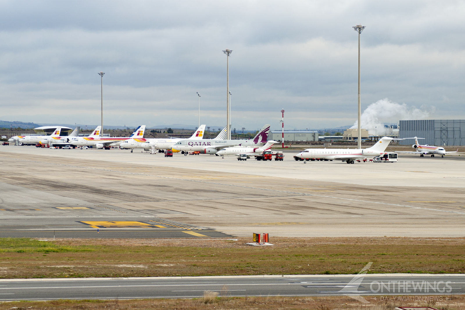 Los aviones comerciales pagan tasas por aterrizaje, servicios de tránsito, estacionamiento, seguridad e incluso combustible.