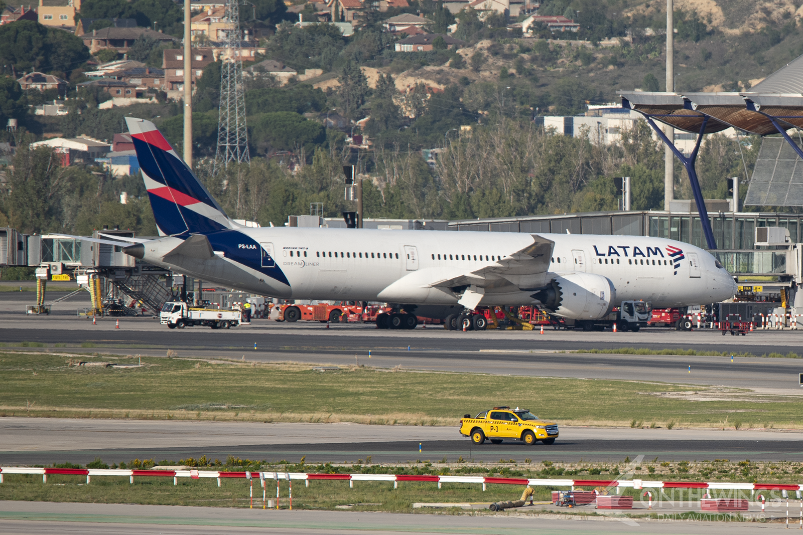 Boeing 787 de LATAM en Madrid.