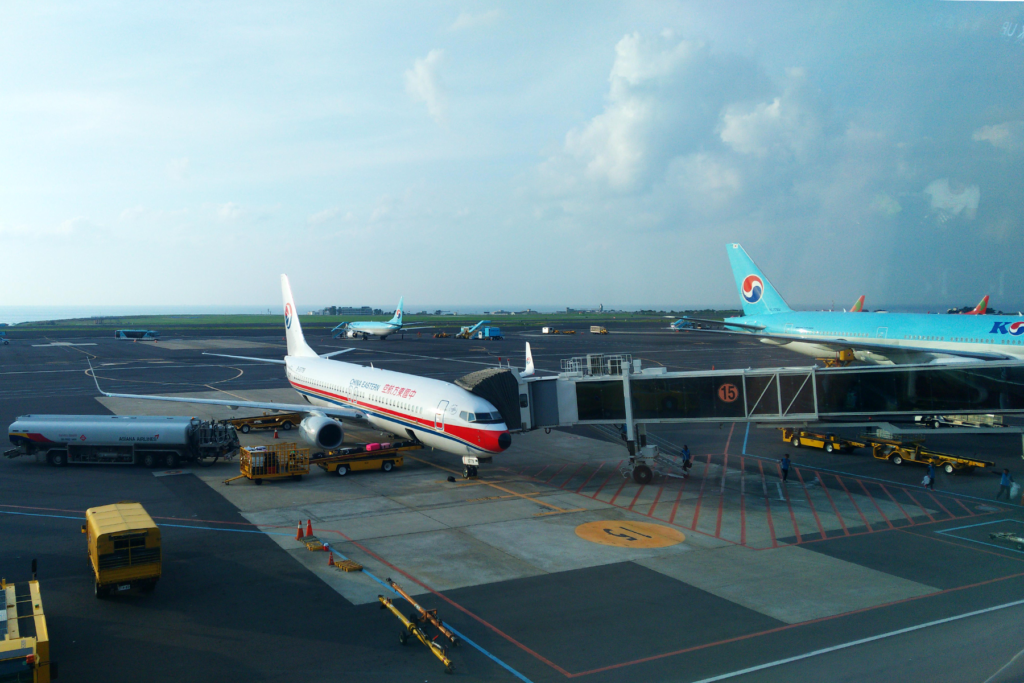 Vista general de la plataforma del aeropuerto de Jeju donde se inicia la ruta a Seúl. Foto: Song Songroov