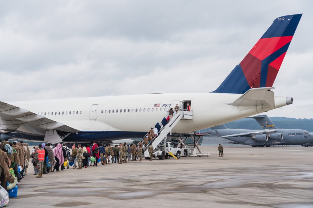 Un Airbus A350 de Delta Air Lines operando bajo el Civil Reserve Air Fleet de la USAF. Foto: Donald Darnec - USAF