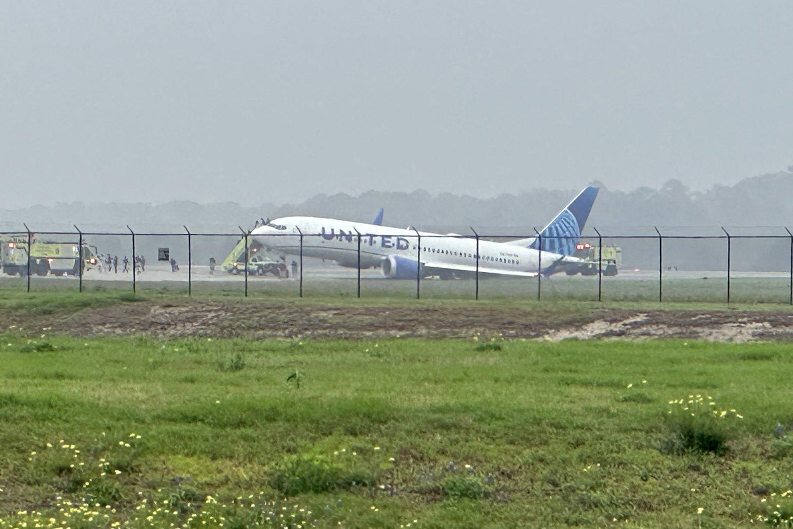 El 737 MAX 8 de United Airlines se salió de la pista en el aeropuerto de Houston. Foto: Ren Ganner