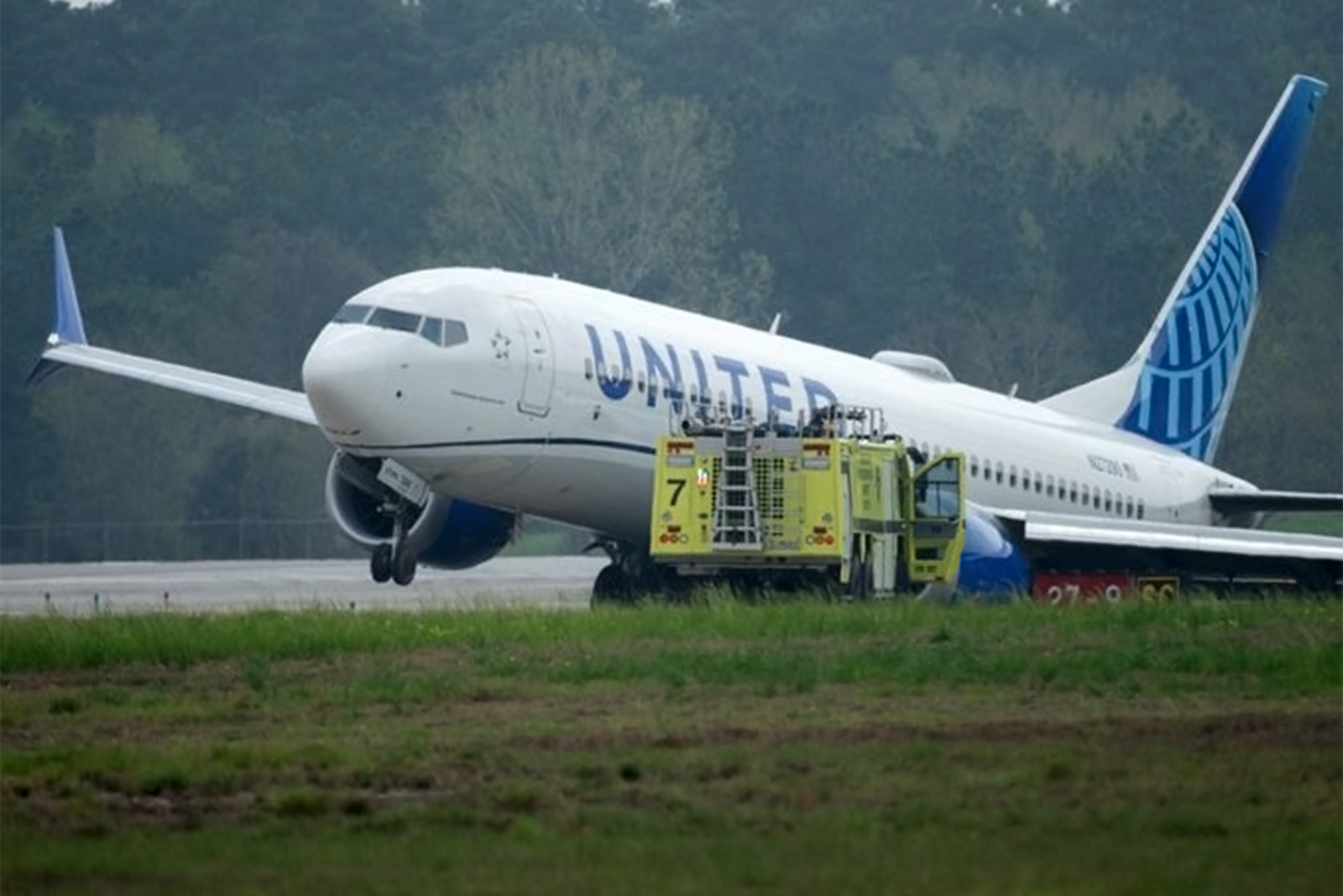 Boeing 737 MAX 8 de United Airlines que se salió de la pista en Houston.