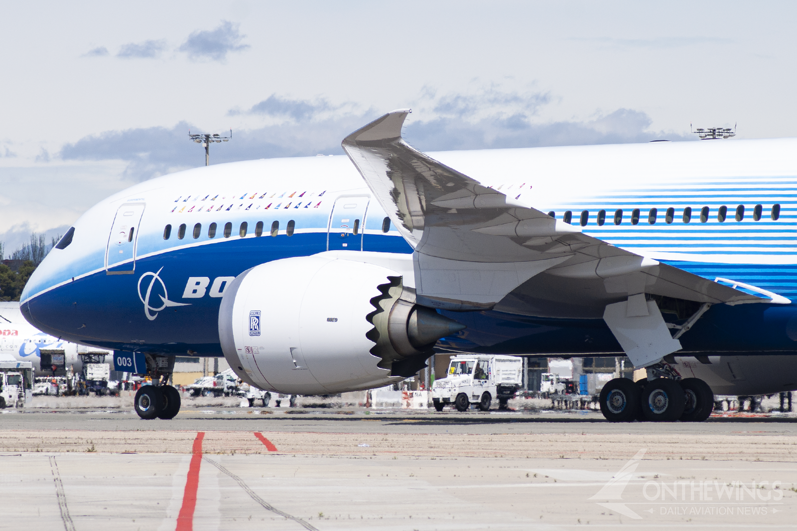 El Boeing 787 es el avión de fuselaje ancho que más rápidamente se ha vendido y uno de los aviones más producidos.