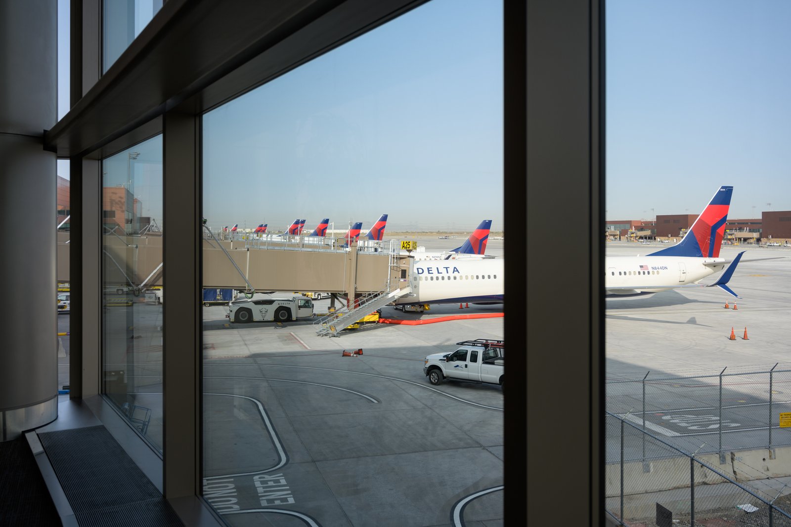 Vista de varios aviones de Delta Air Lines desde la terminal A del aeropuerto. Foto: Salt Lake City International Airport.