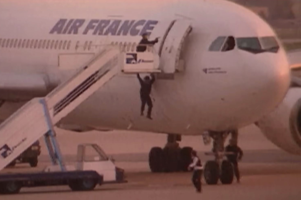 Imagen del secuestro del A330 de Air France que operaba el vuelo AF8969