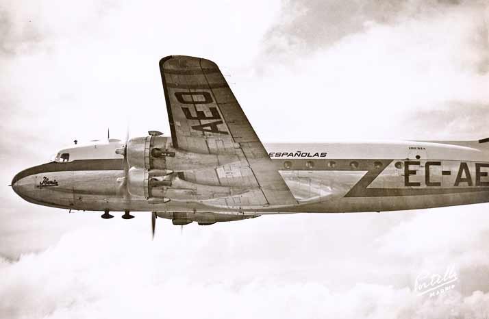Los primeros vuelos fueron operados con los DC-4. Foto: Iberia