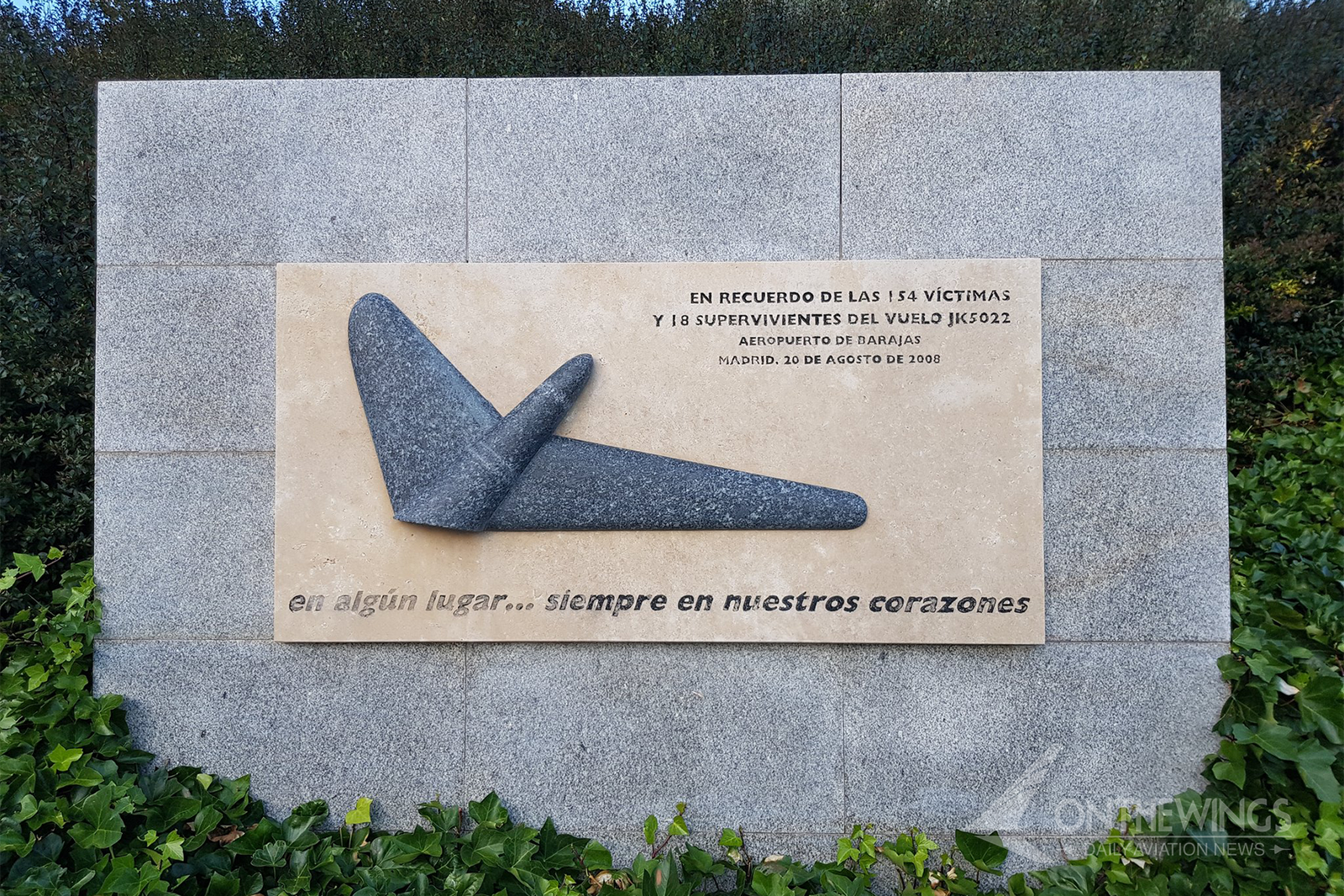 Monumento en homenaje a las víctimas del vuelo de Spanair en el parque Juan Carlos I de Madrid.
