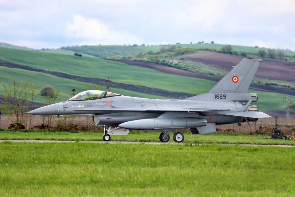 Uno de los nuevos aviones F-16 recibidos por Rumanía. Foto: RoAF