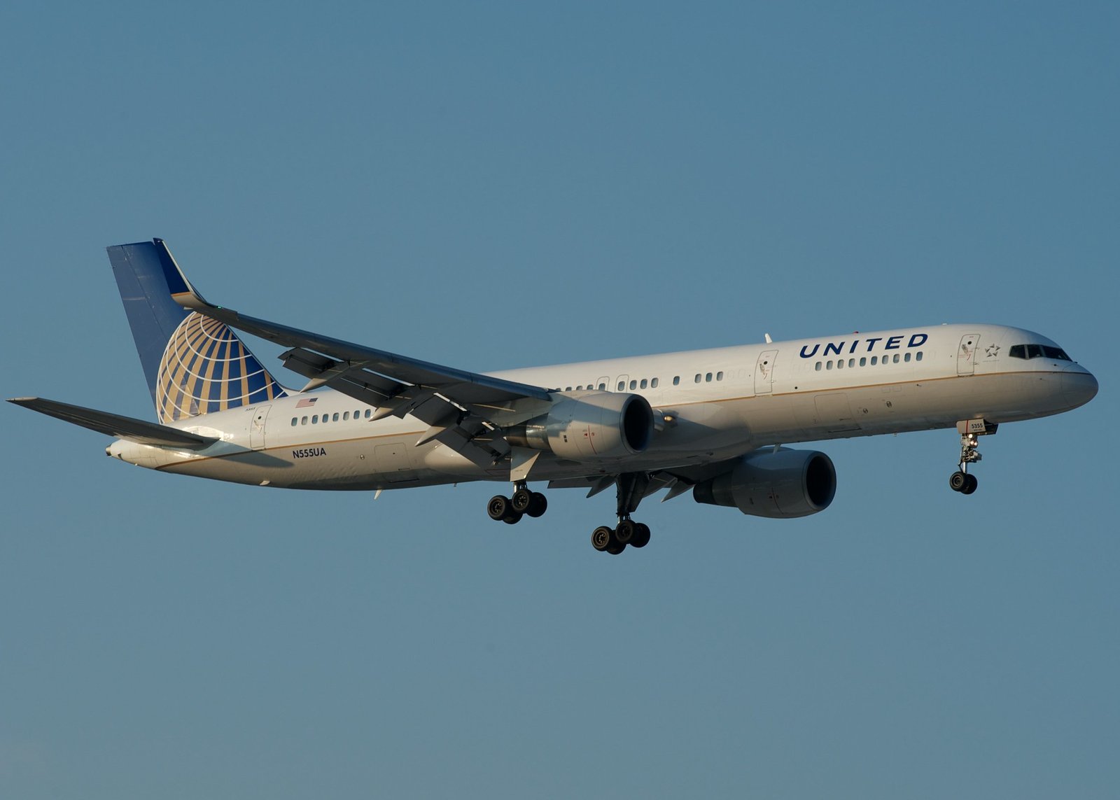 El 757 cuando volaba para United Airlines como N555UA. Foto: BriYYZ