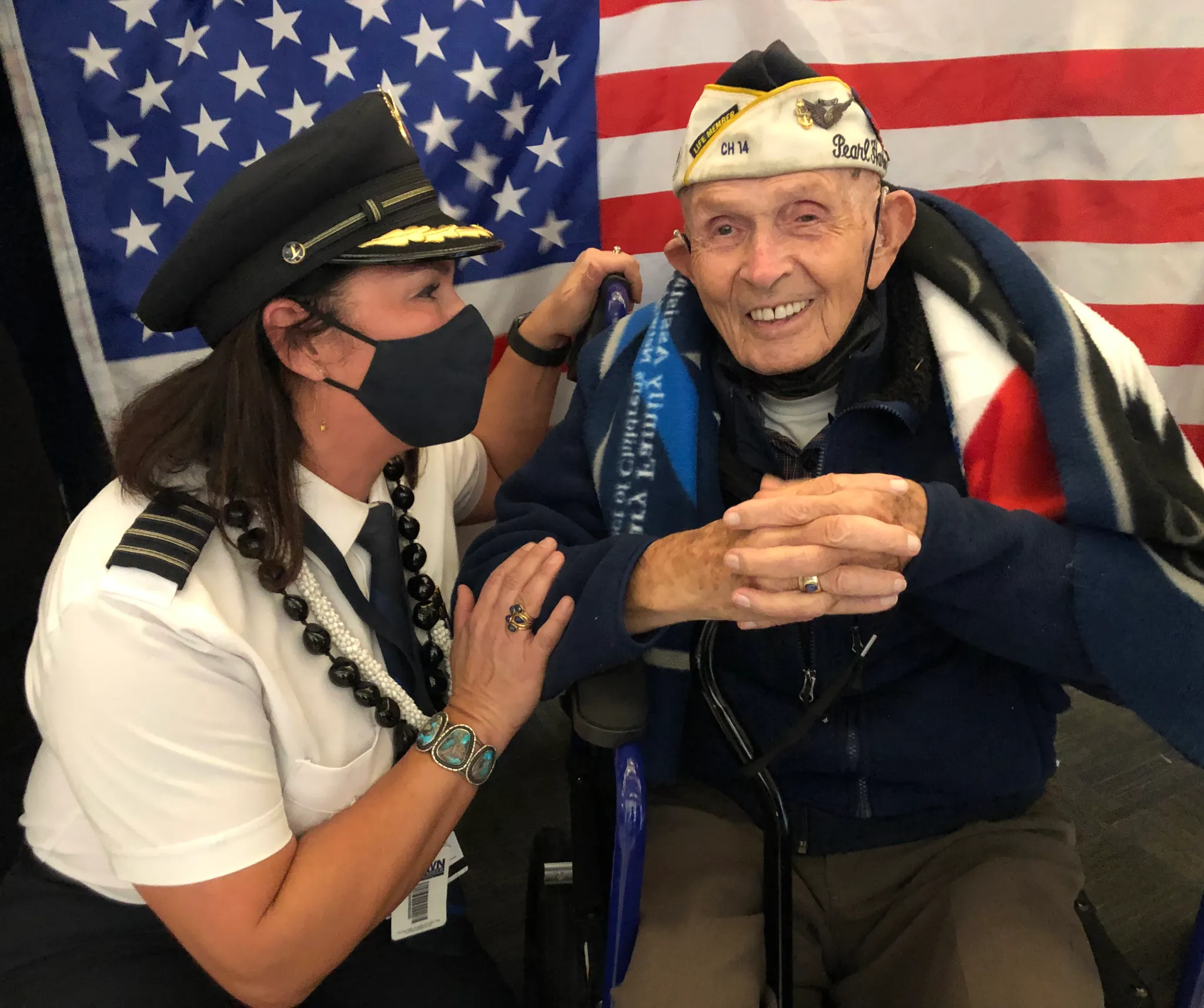 La capitana Adrienne Grecham y Richard Clyde Higgins cuando se conocieron en 2021. Foto: Archivo Alaska Airlines - Adrianne Grechman