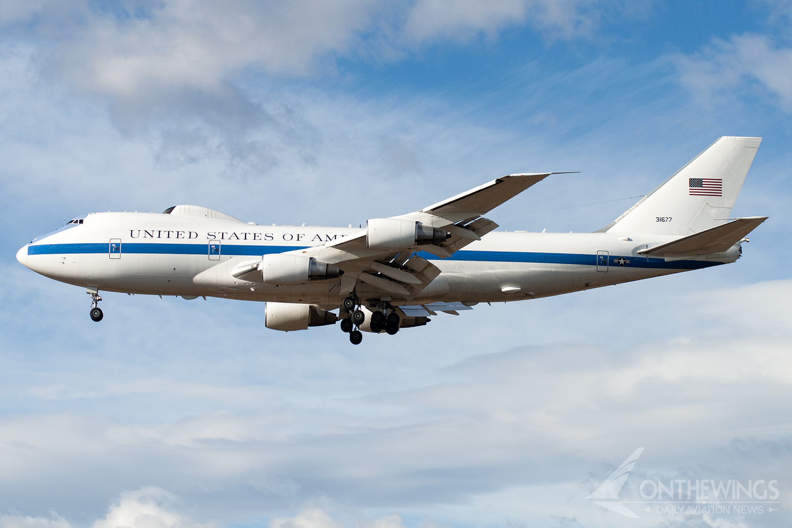 El actual E-4B está fabricado sobre la base del Boeing 747-200.
