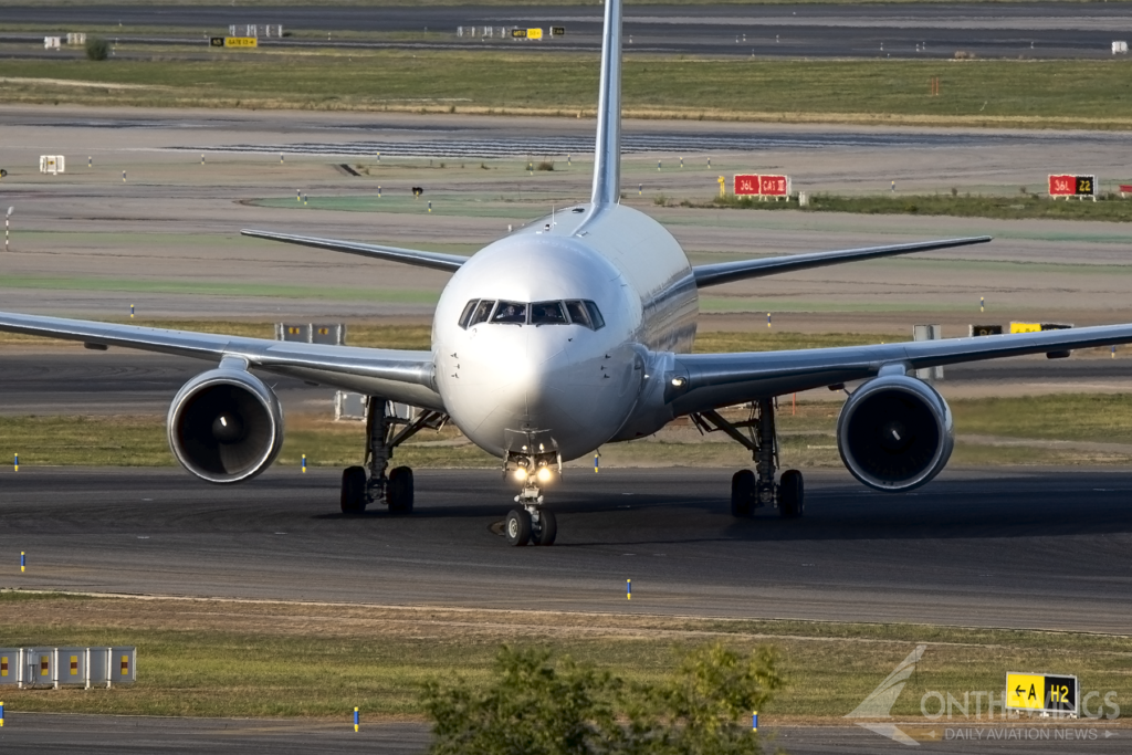 Vista frontal de un Boeing 767