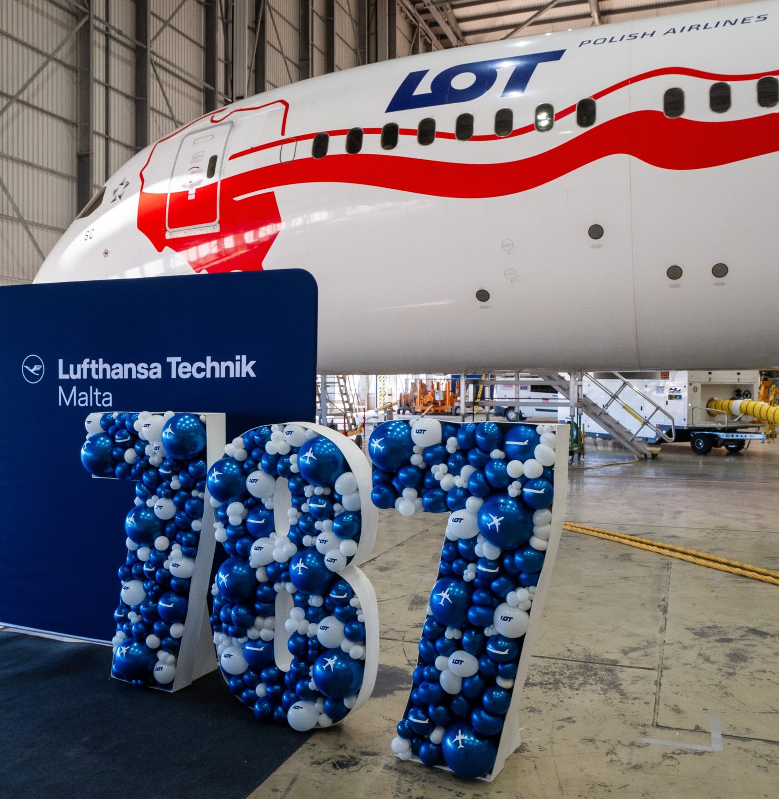 Ceremonia de entrega del 787 tras la revisión. Foto: Lufthansa Technik