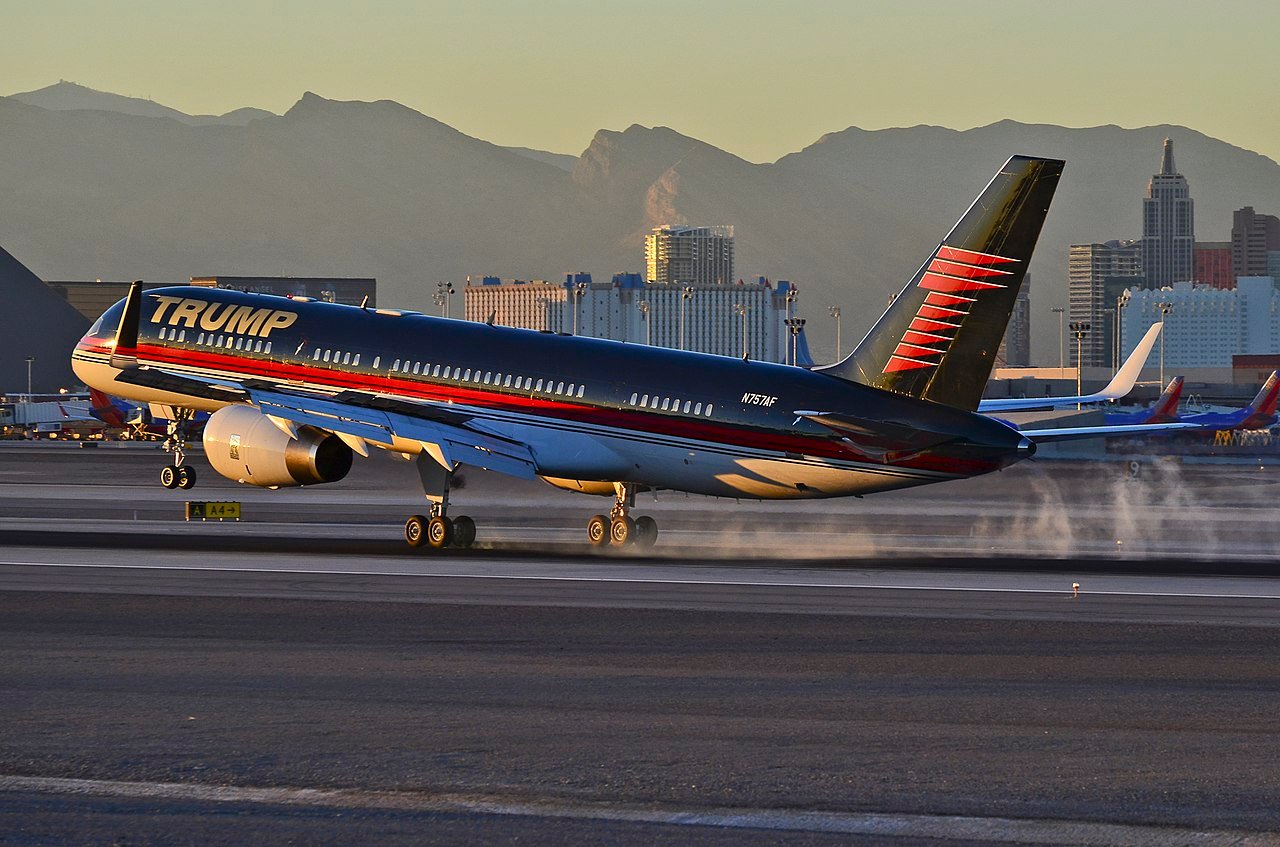 El Boeing 757-200 de Donald Trump, conocido como "Trump Force One" aterrizando en Las Vegas. Foto: Tomás del Coro