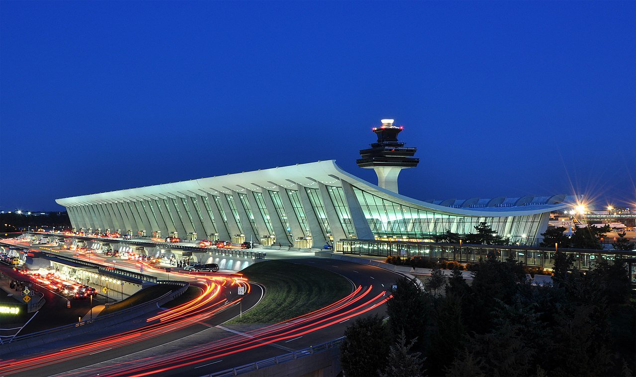 Terminal principal del aeropuerto Dulles de Washington. Foto: Joe Ravi