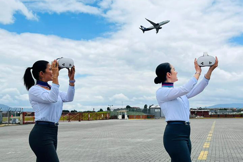 Tripulantes de Wingo con los nuevos sistemas de entrenamiento. Foto: Wingo