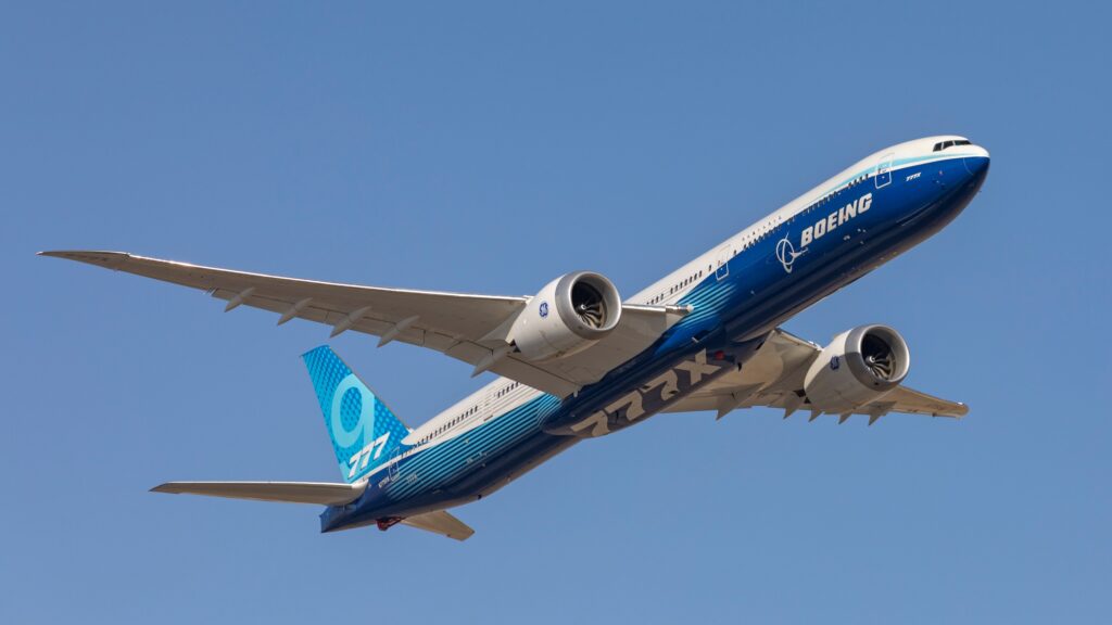 El nuevo 777-9 en vuelo. Foto: Boeing
